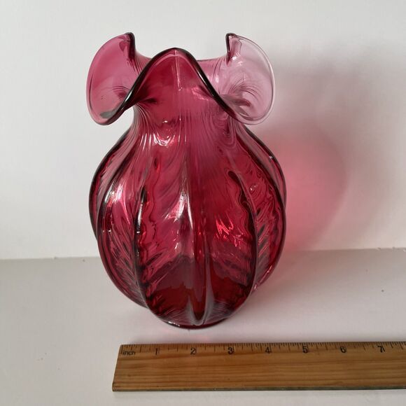 Vintage Pilgrim Cranberry Glass Vase - Picture 6 of 6